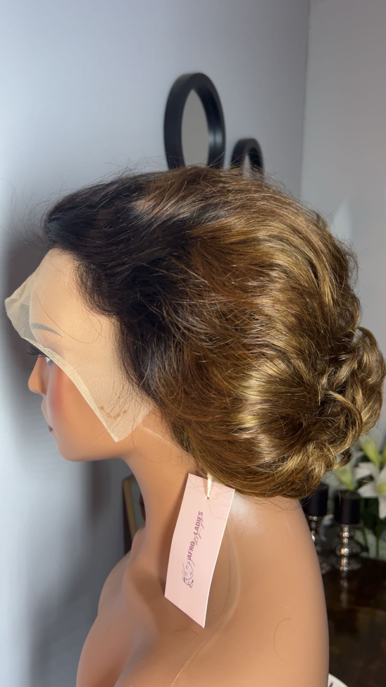 Perruque Bouncy de 12 pouces plusieurs couleurs disponibles