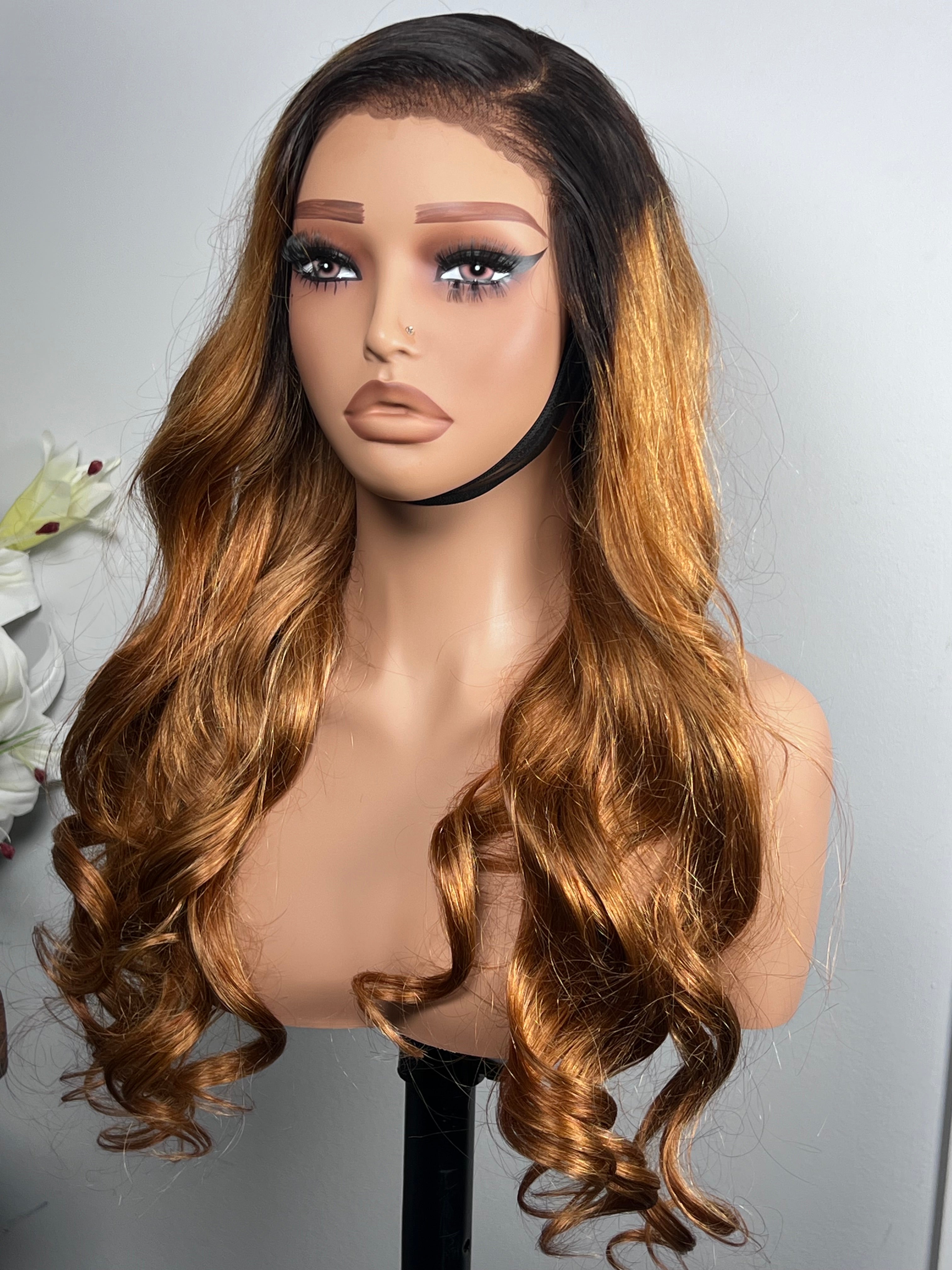 Perruque Afro Ladies prête à porter (wear go) 100% human hair body wave sans colle, avec cordon serrage.