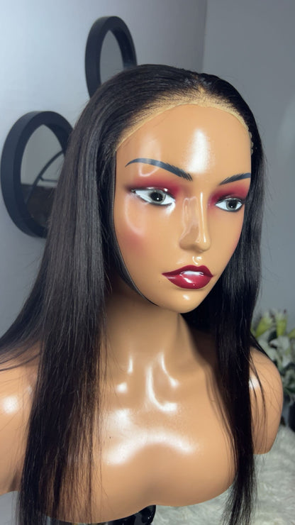 Perruque brésilienne 100% human hair sans colle, 18 pouces densité 250%; lace 6x4 couleur noir naturel