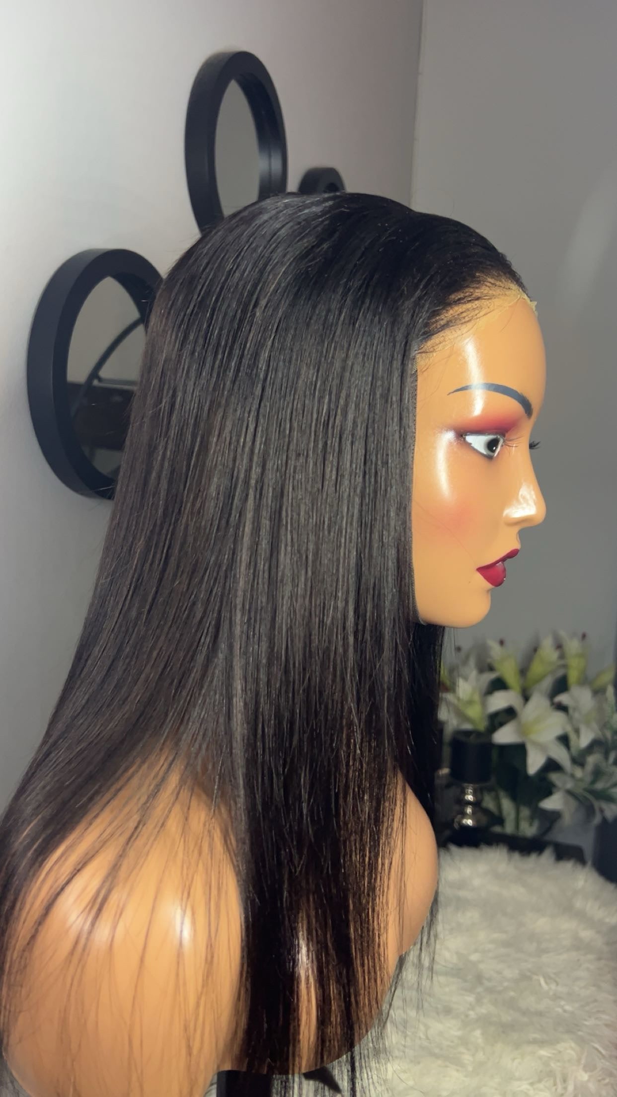 Perruque brésilienne 100% human hair sans colle, 18 pouces densité 250%; lace 6x4 couleur noir naturel