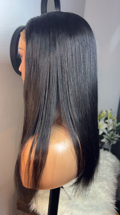 Perruque brésilienne 100% human hair sans colle, 18 pouces densité 250%; lace 6x4 couleur noir naturel