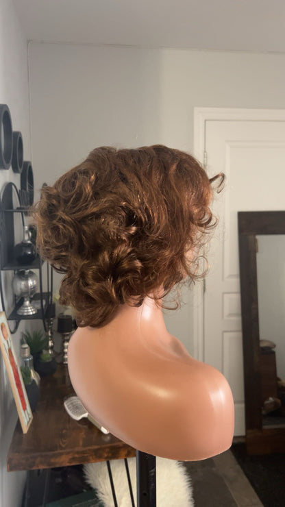 Perruque Bouncy de 12 pouces plusieurs couleurs disponibles