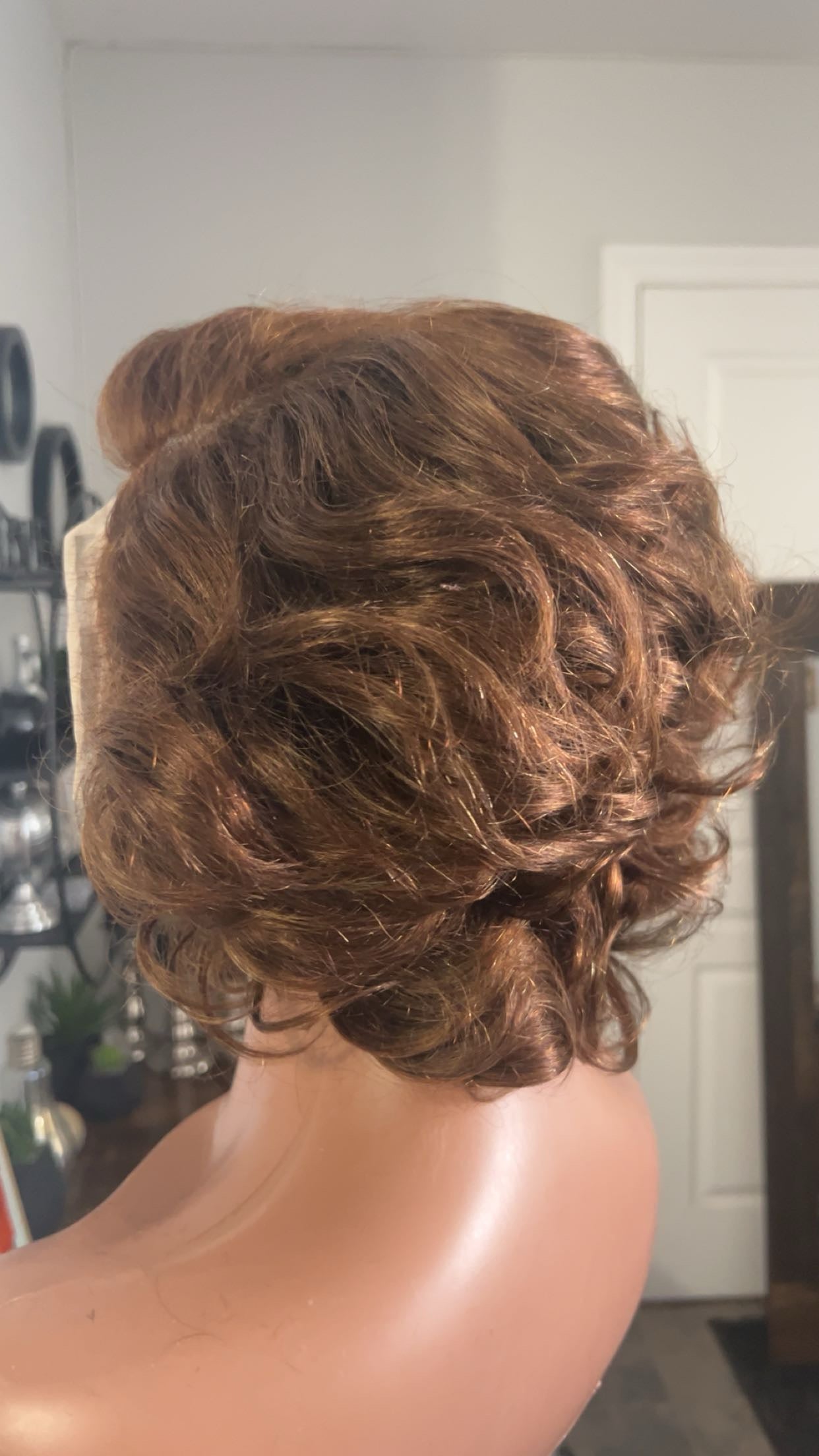 Perruque Bouncy de 12 pouces plusieurs couleurs disponibles