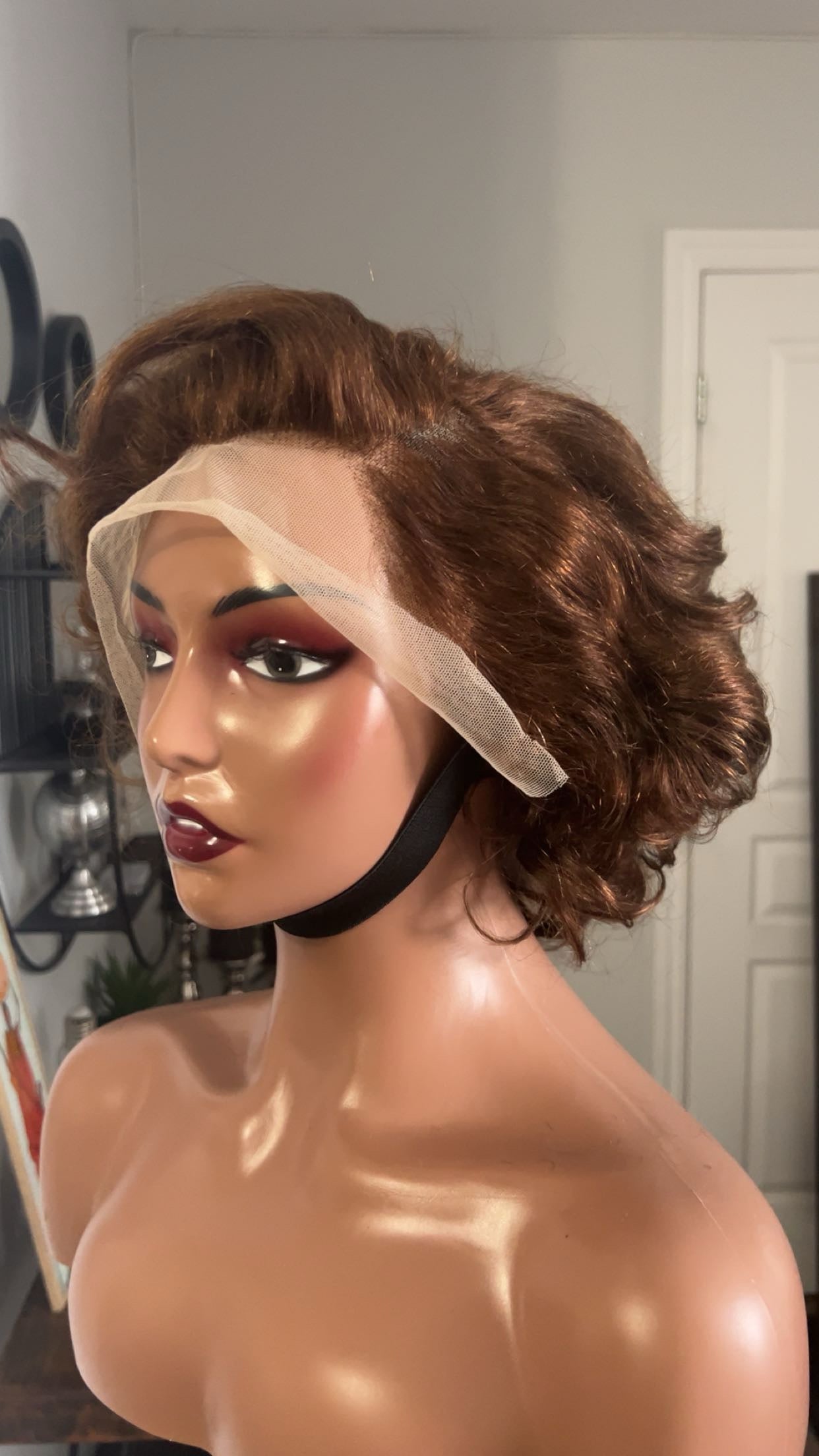 Perruque Bouncy de 12 pouces plusieurs couleurs disponibles