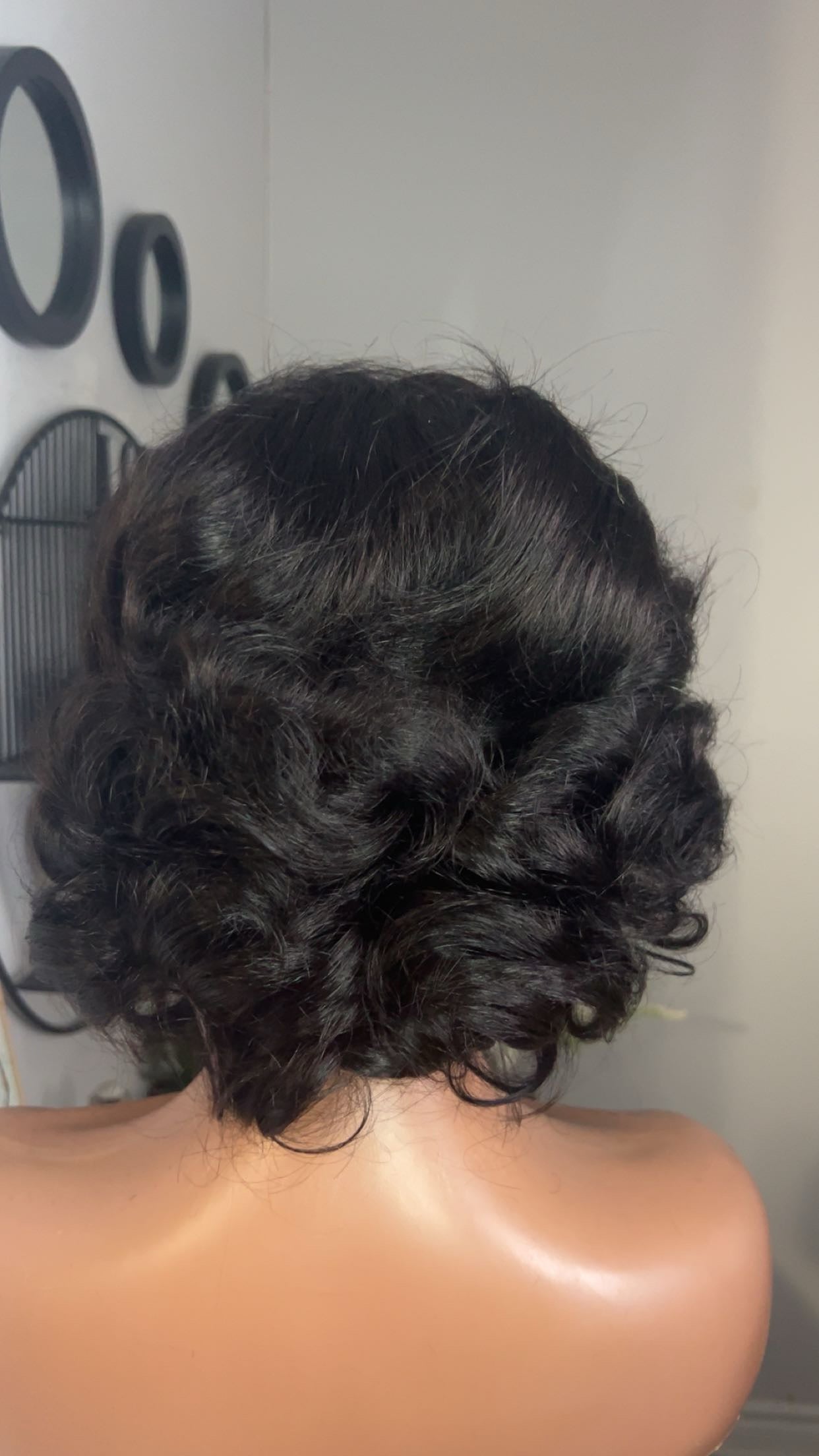 Perruque Bouncy de 12 pouces plusieurs couleurs disponibles